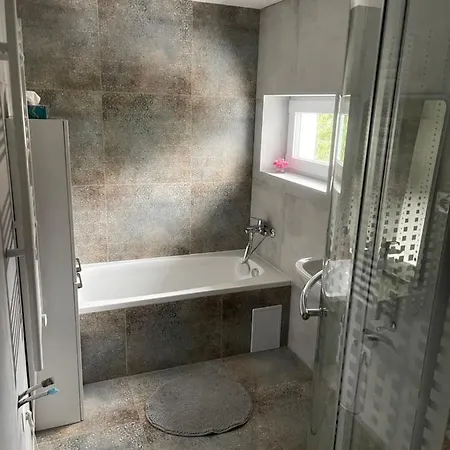 Apartmán Komfortne Ubytovanie S Garazou *
